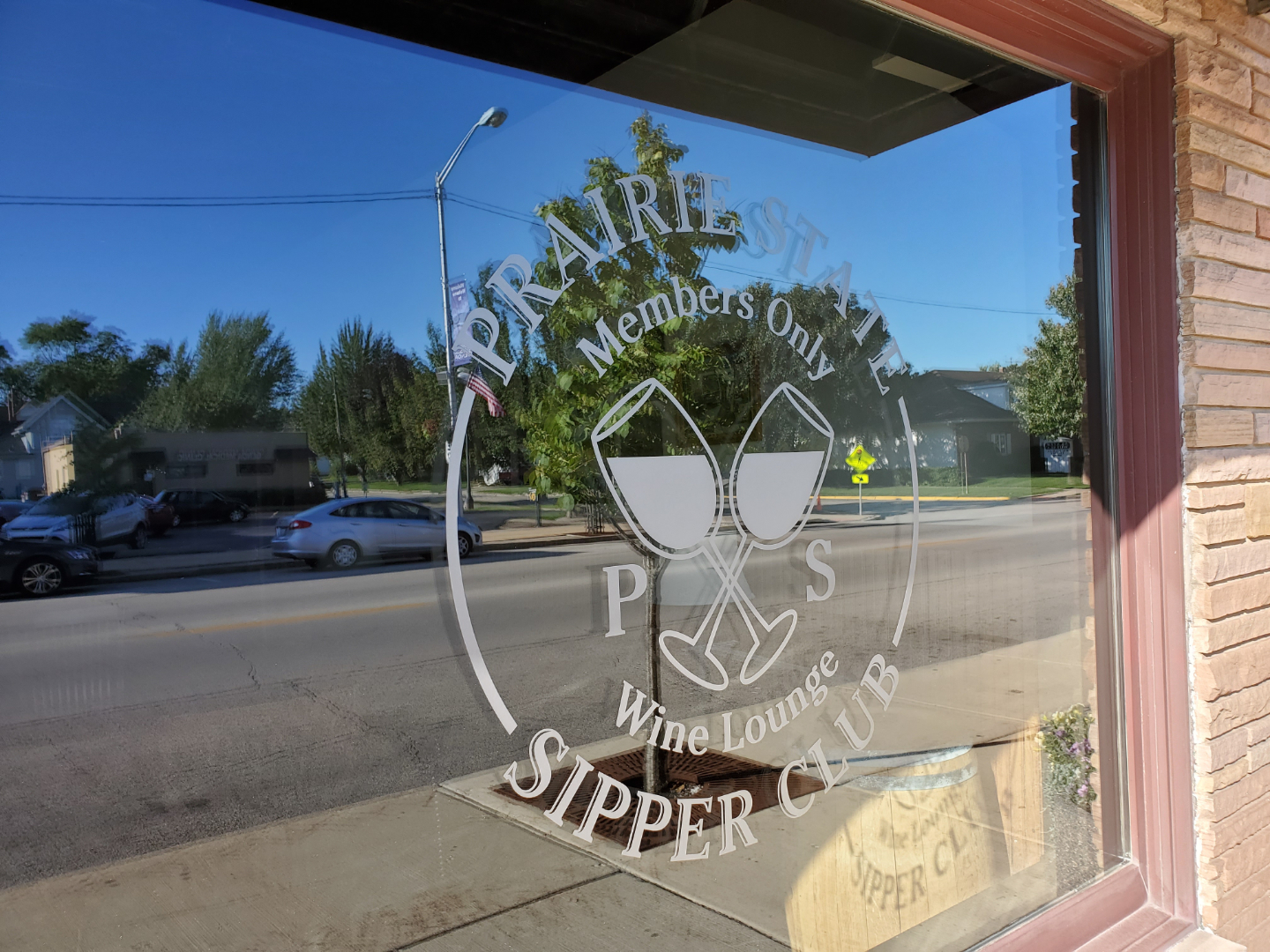 Sipper Club Logo on Window